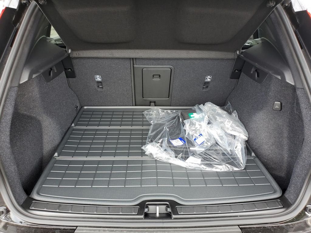 2026 Volvo XC40 Plus - Photo 27