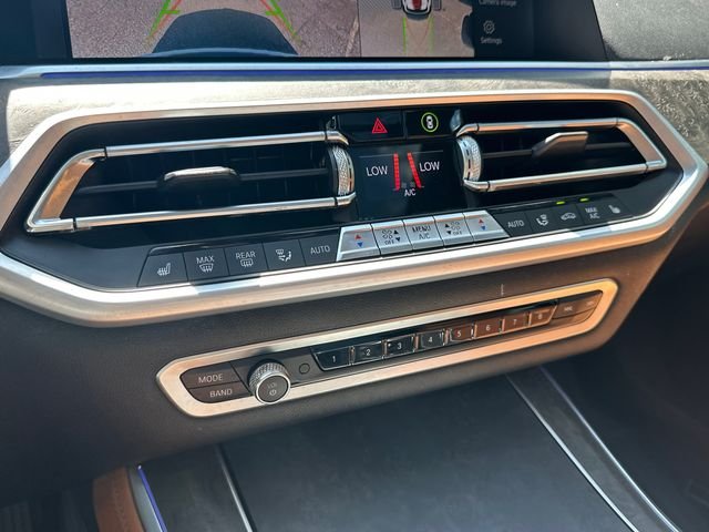Used 2021 White BMW xDrive40i image 30