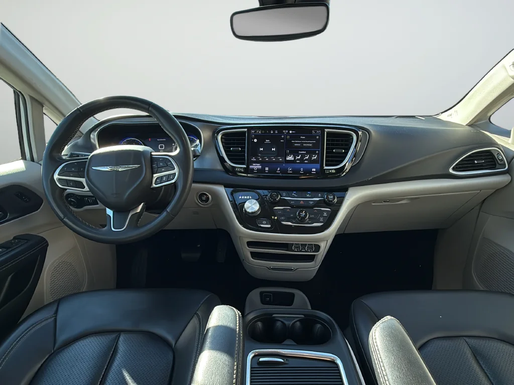 Used 2023 White Chrysler Touring L image 9