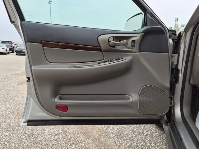 Used 2005 Silver Chevrolet Base image 13