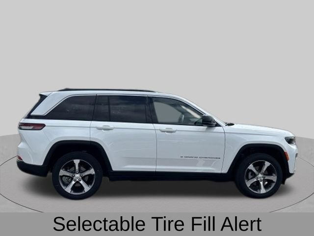 New 2026 Bright White Clear-Coat Exterior Paint Jeep Laredo image 8
