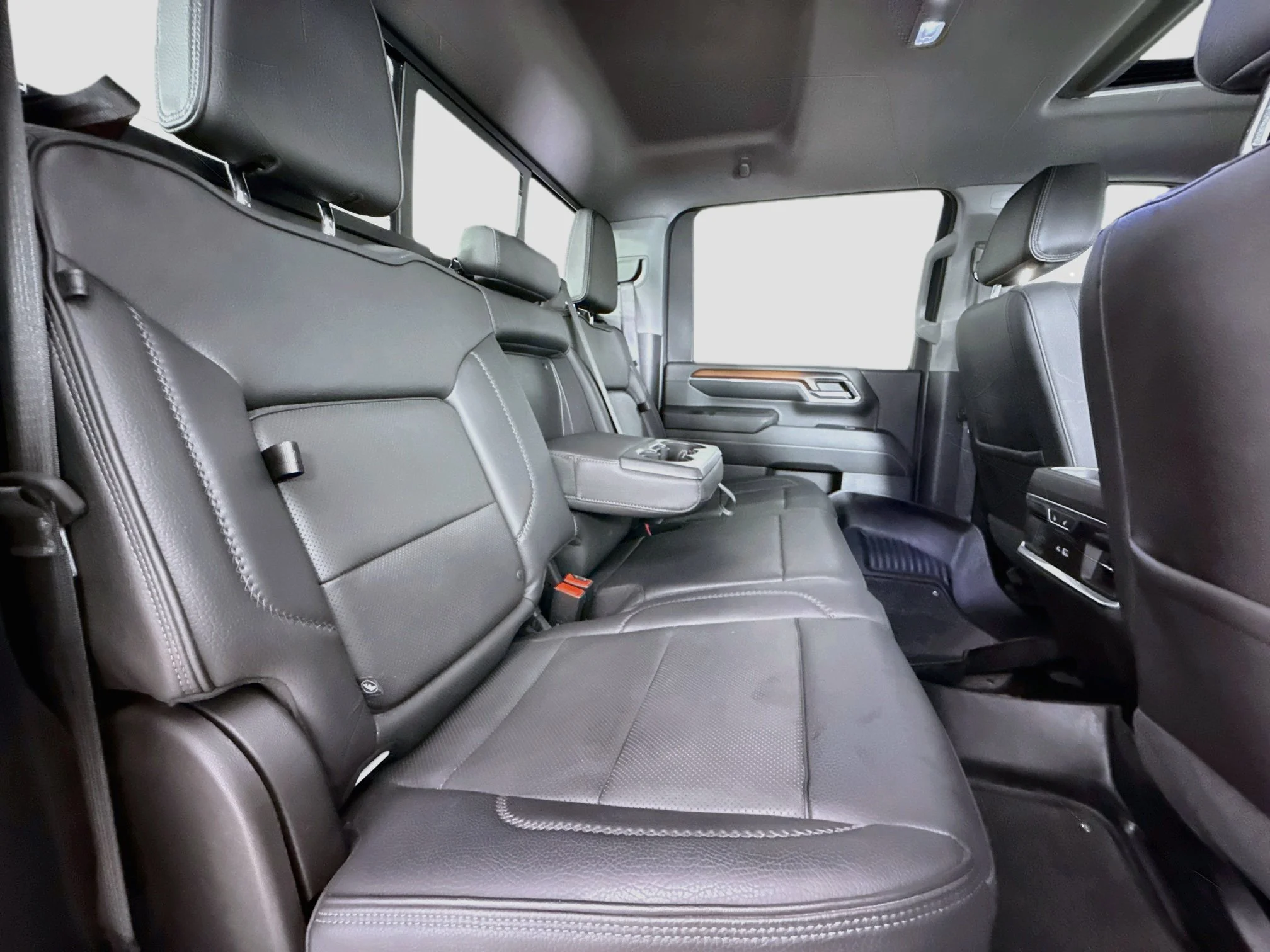 Used 2024 White Frost Tricoat GMC Denali DRW image 30