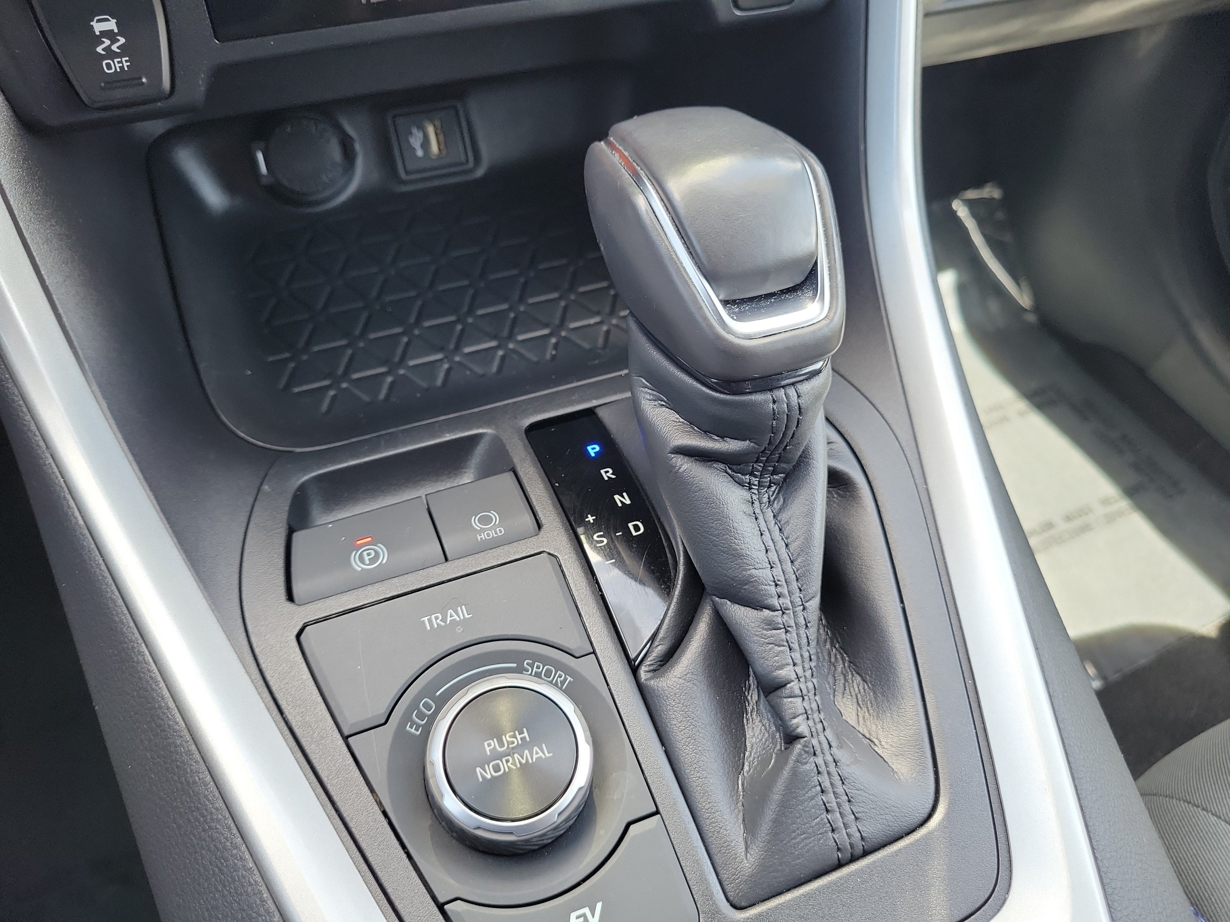 Certified Used 2024 Pearl Toyota Hybrid SE image 27