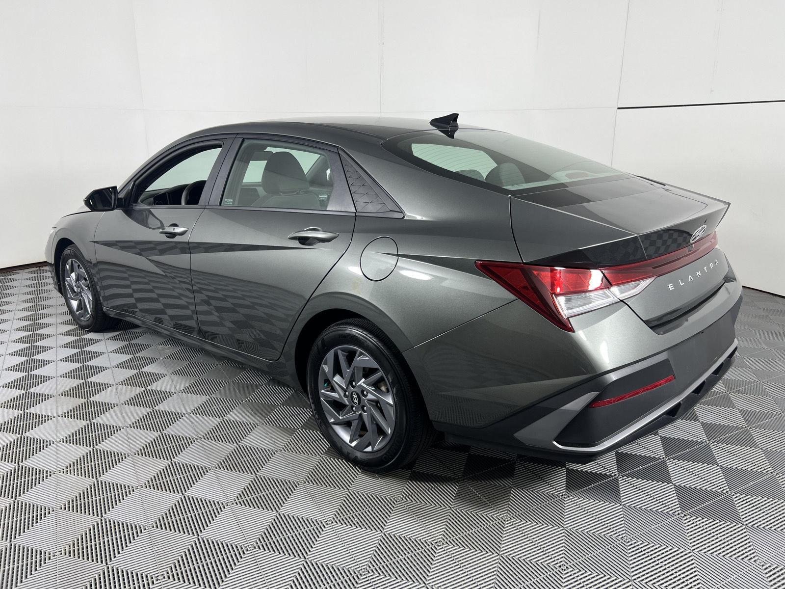 Used 2024 Amazon Gray Hyundai SEL image 8