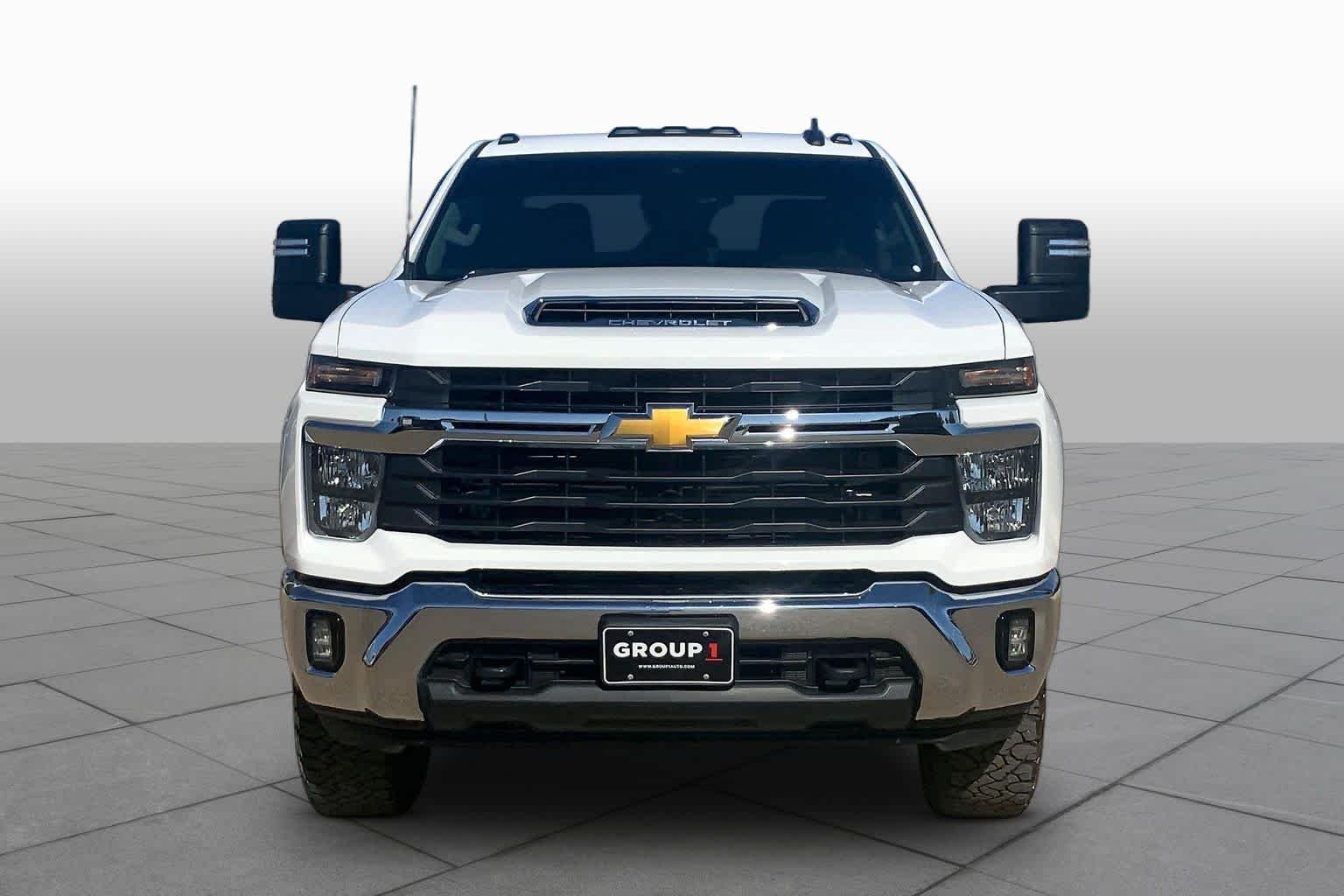 Used 2024 Summit White Chevrolet LT image 4