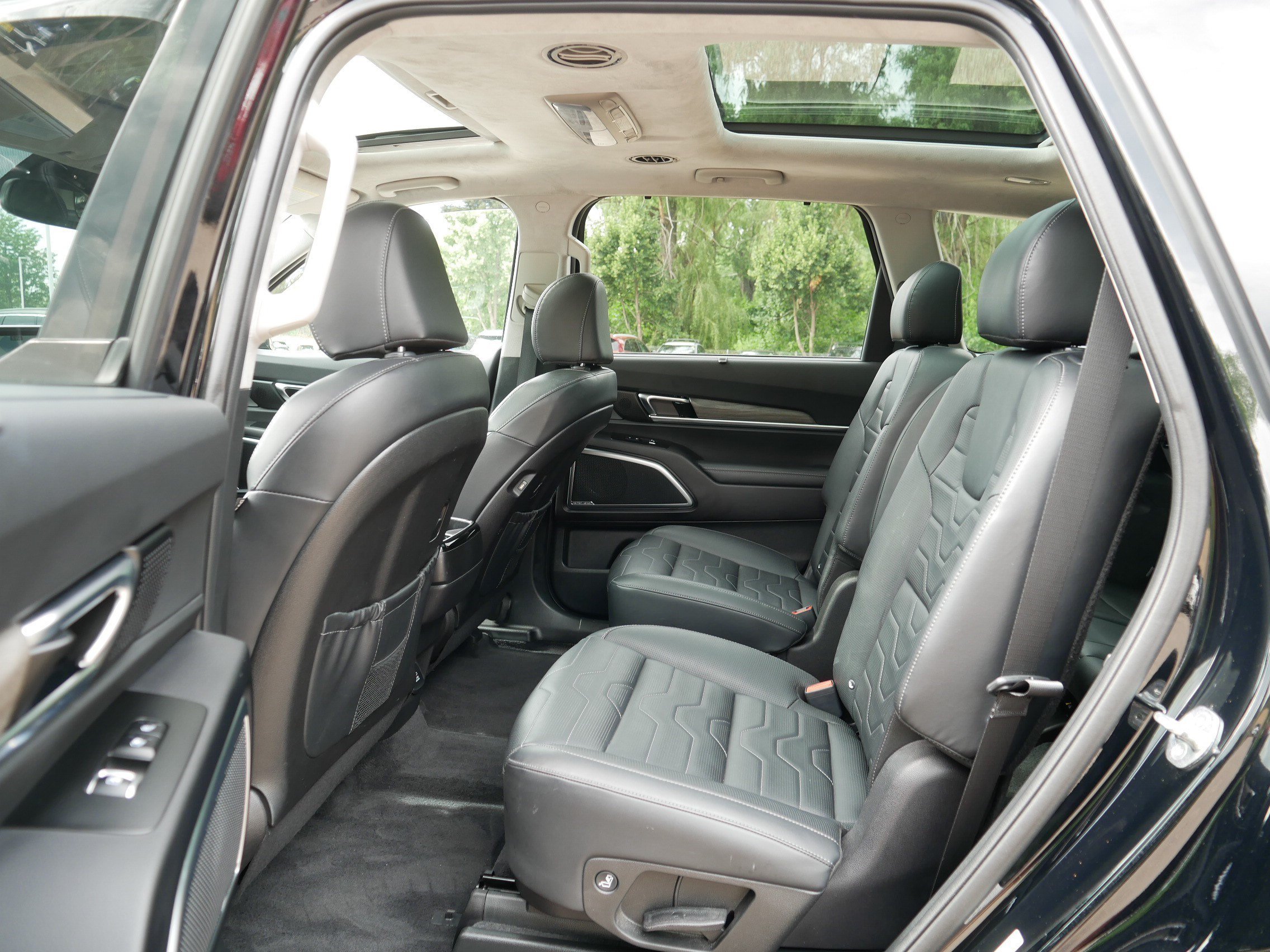 Certified Used 2022 Ebony Black Kia SX image 35