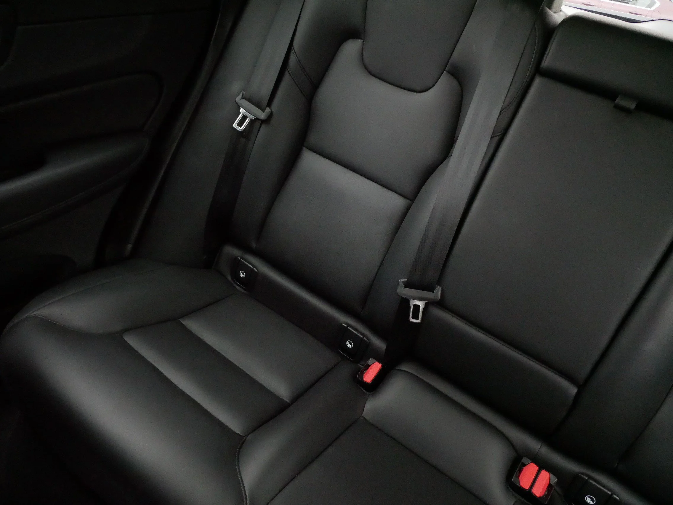 Used 2025 Denim Blue Metallic Volvo Core image 12