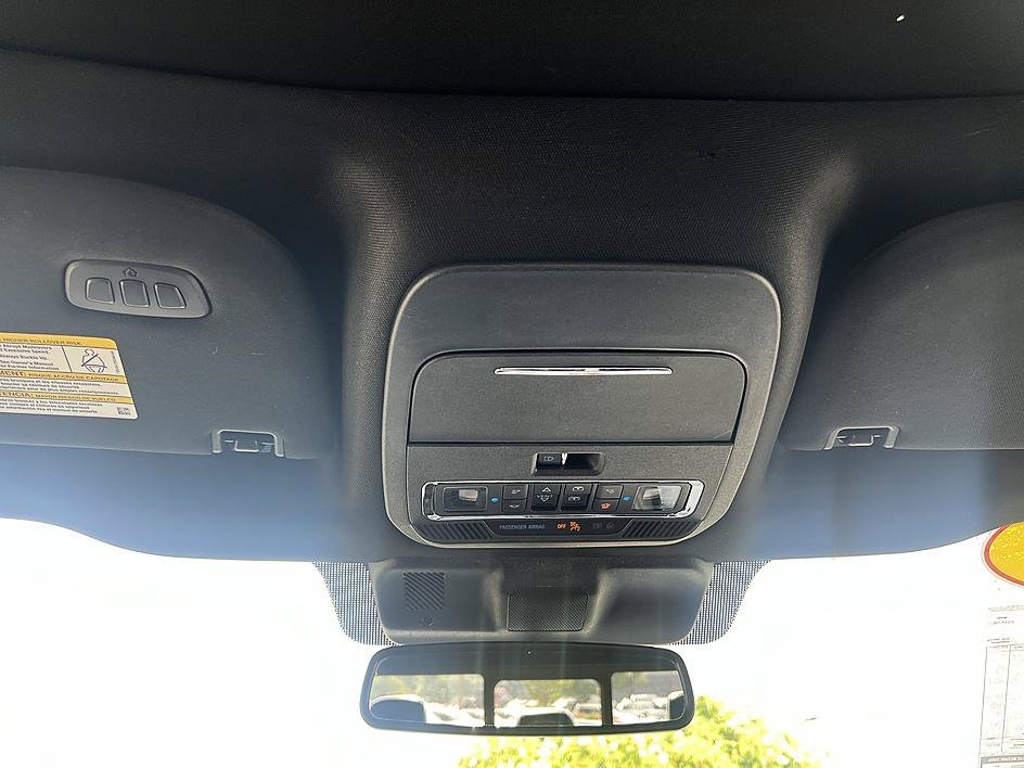 Used 2023 Black Metallic Ford Platinum image 29