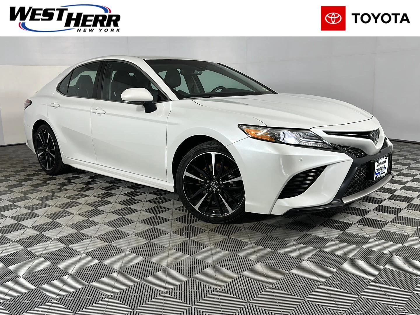 Used 2018 Pearl Toyota XSE image 1