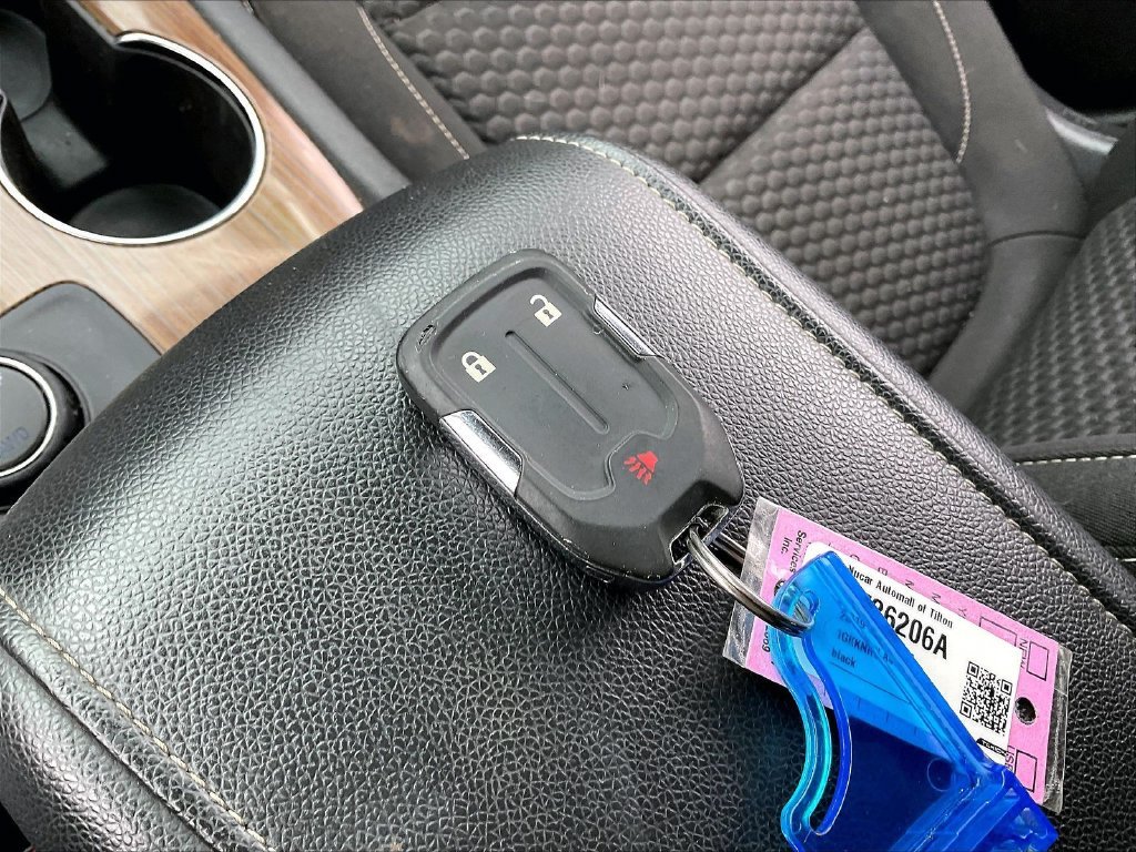 Used 2019 Iridium Metallic GMC SLE-1 image 28