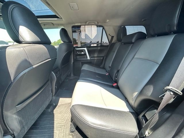 Used 2016  Toyota SR5 Premium image 8