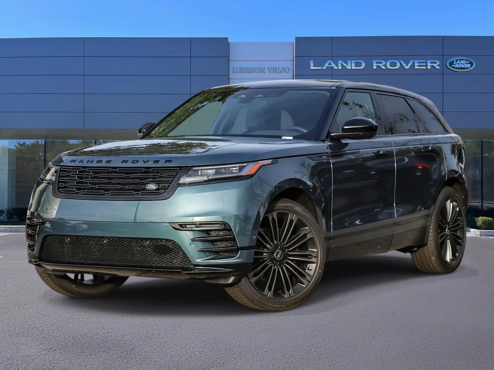 2026 Land Rover Range Rover Velar Dynamic SE