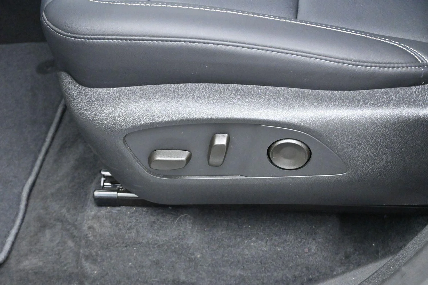 Used 2026 Summit White GMC Elevation image 16