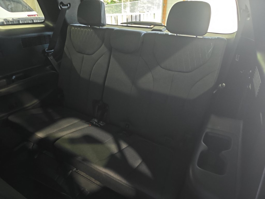 Used 2022 Black Hyundai SE image 22