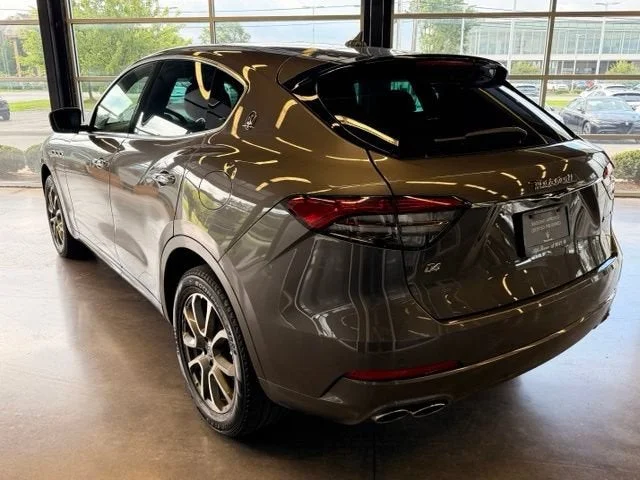 Used 2021 Gray Maserati Base image 3
