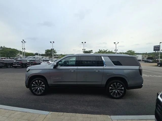 Used 2025 Gray Chevrolet High Country image 5