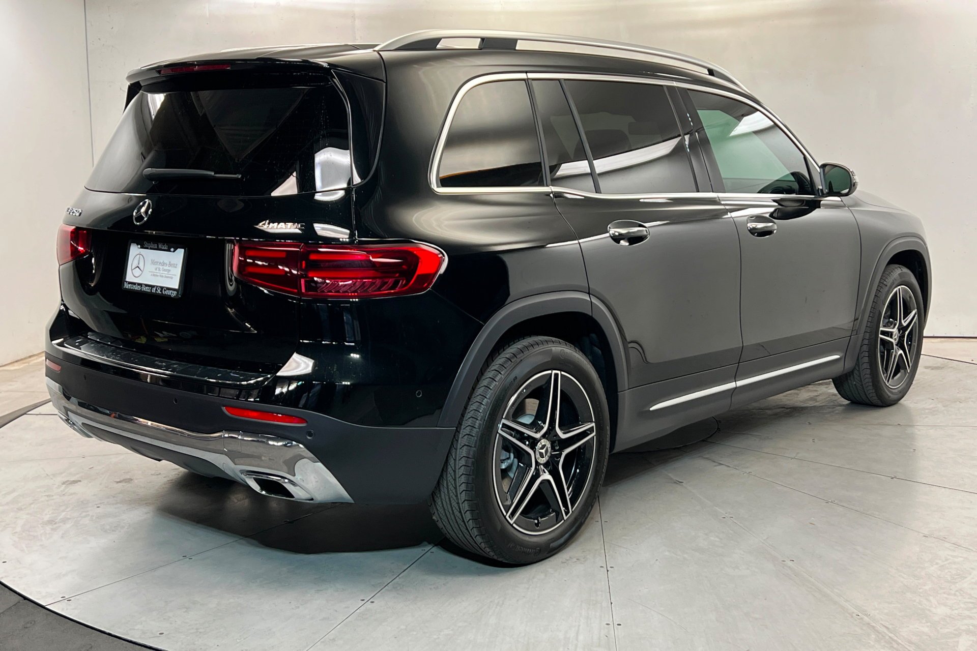 New 2026 Night Black Mercedes-Benz GLB 250 image 31