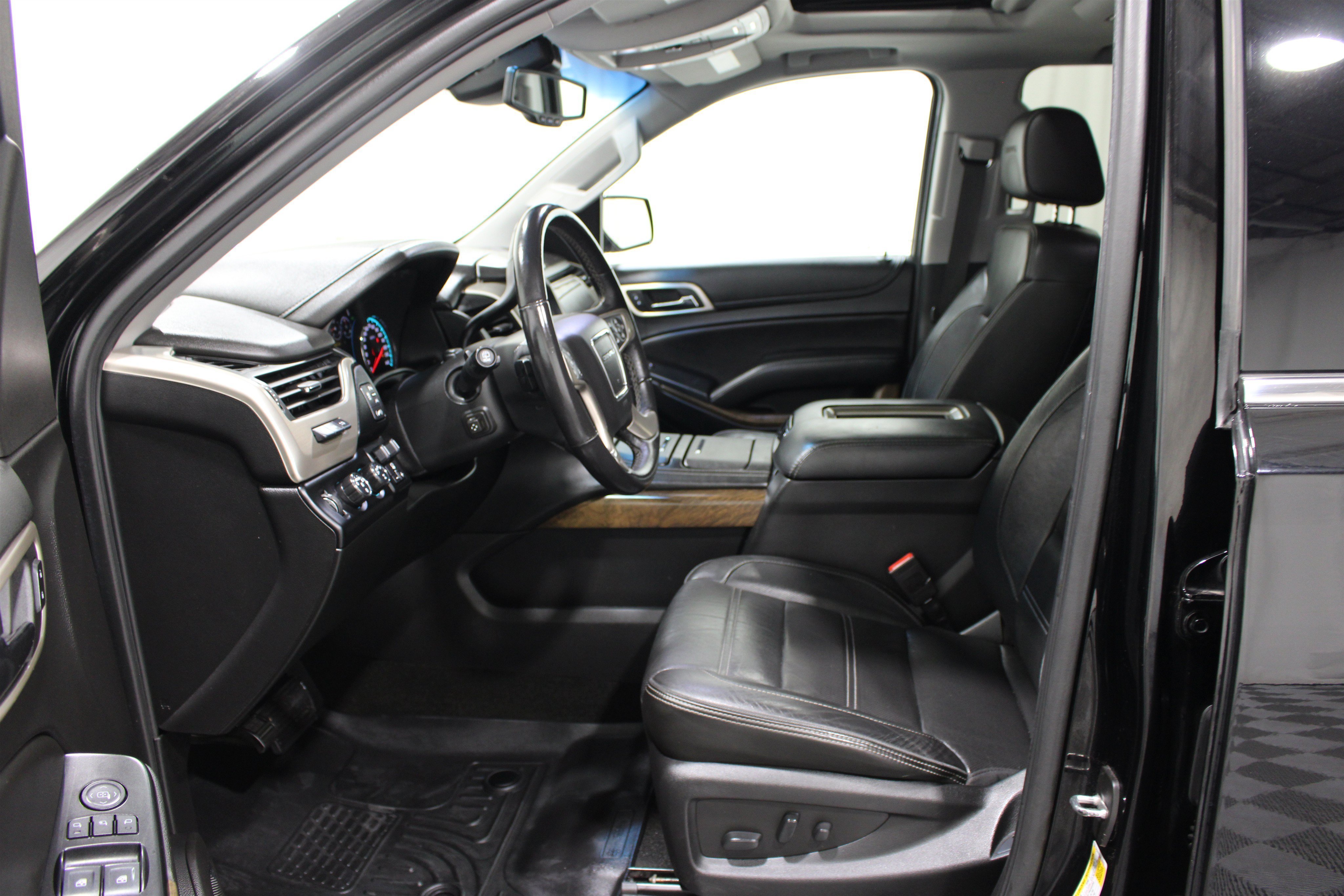 Used 2018 Onyx Black GMC Denali image 3