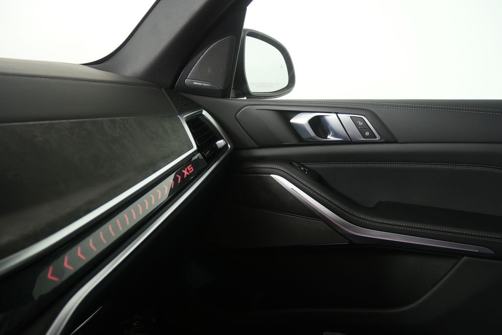 Used 2026 Dravit Grey Metallic BMW xDrive50e image 25