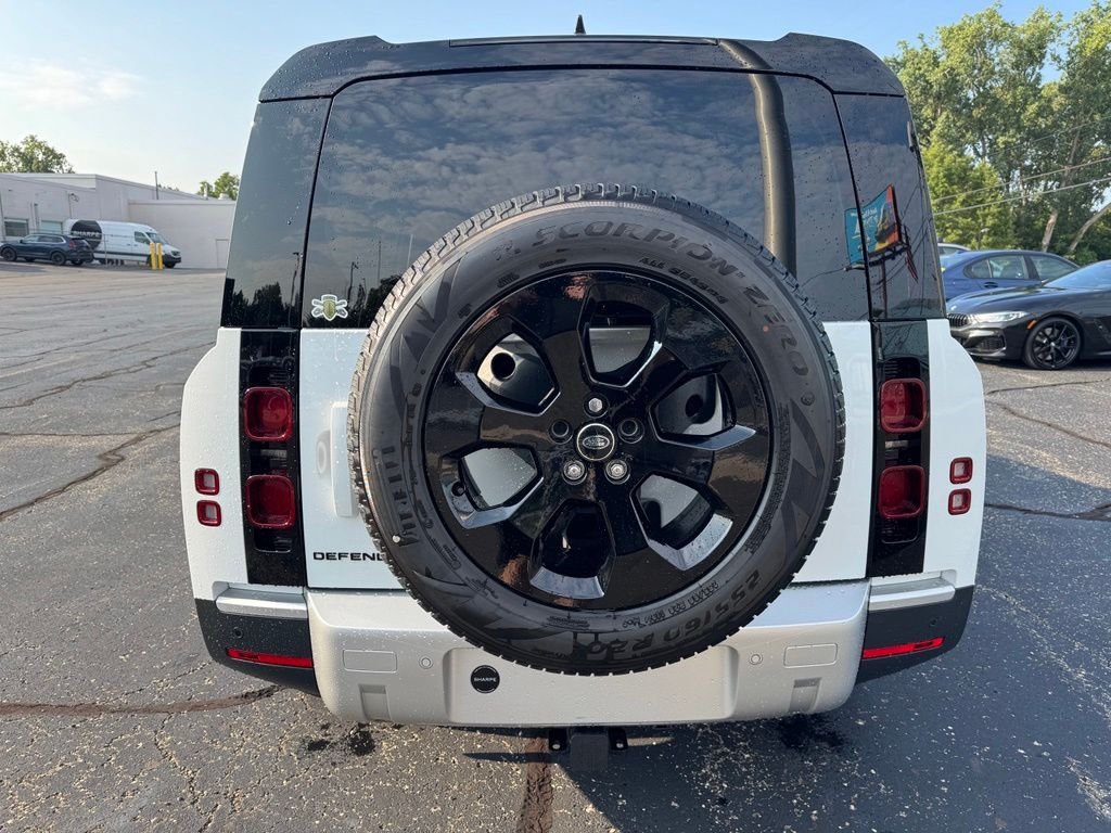 Used 2025 Fuji White Land Rover S image 4