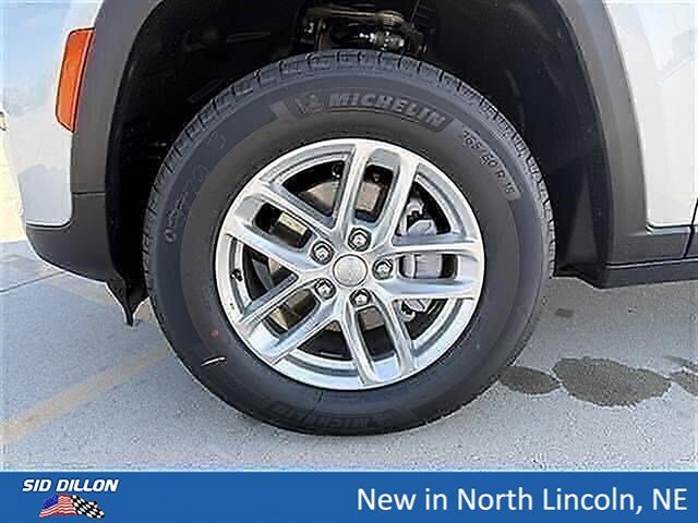 New 2026 Silver Zynith Jeep Laredo image 5