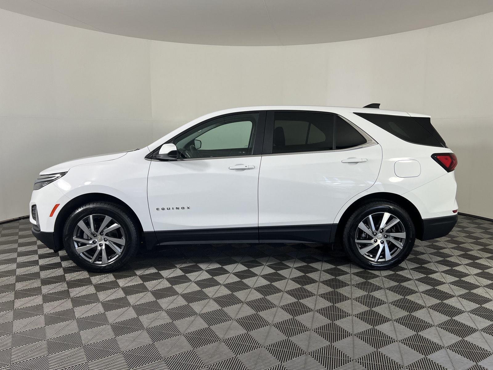 Used 2024 Summit White Chevrolet LT image 28