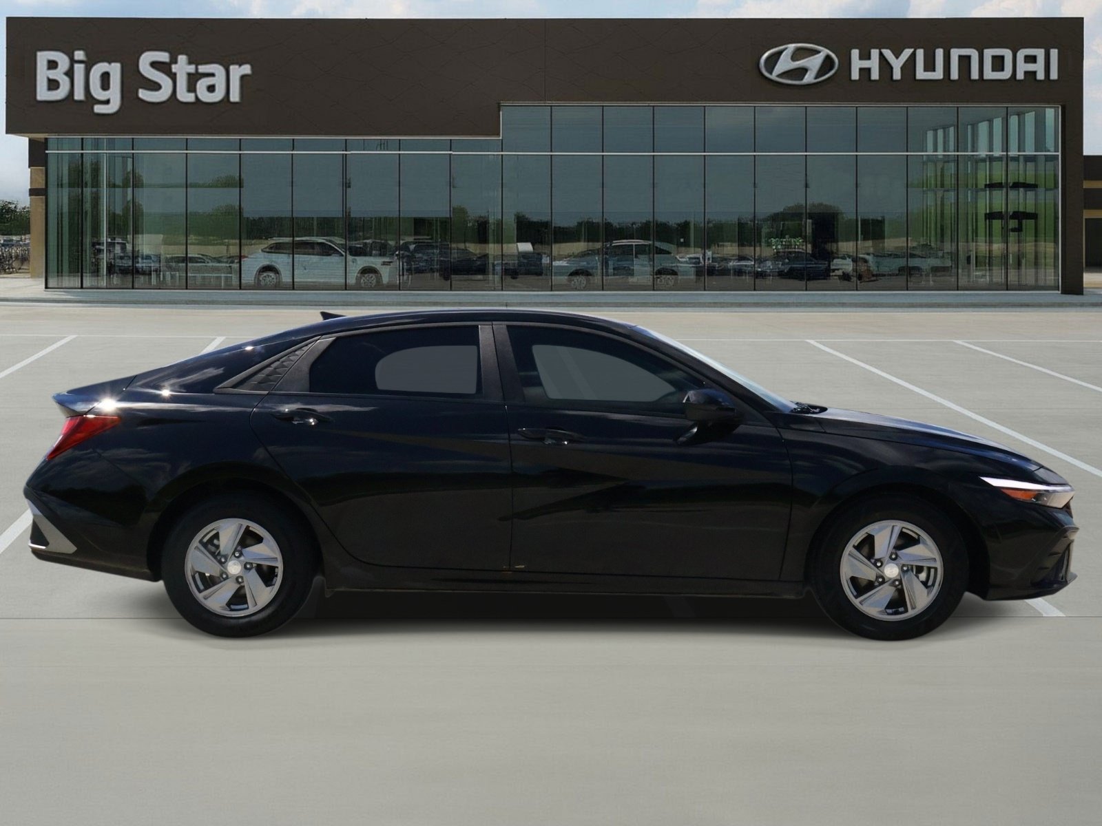 Used 2025 Abyss Black Hyundai SE image 5