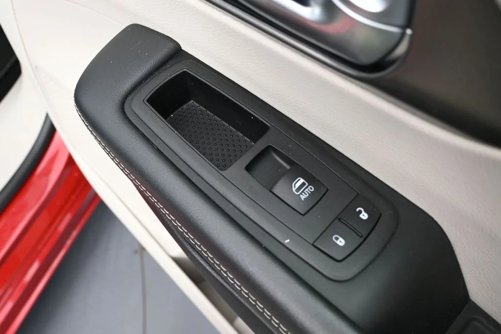 Used 2024 Red Chrysler Touring L image 46