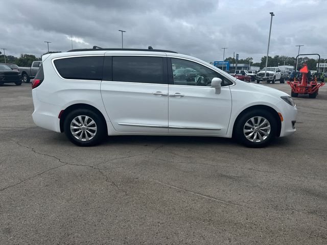 Used 2017 White Chrysler Touring L image 27