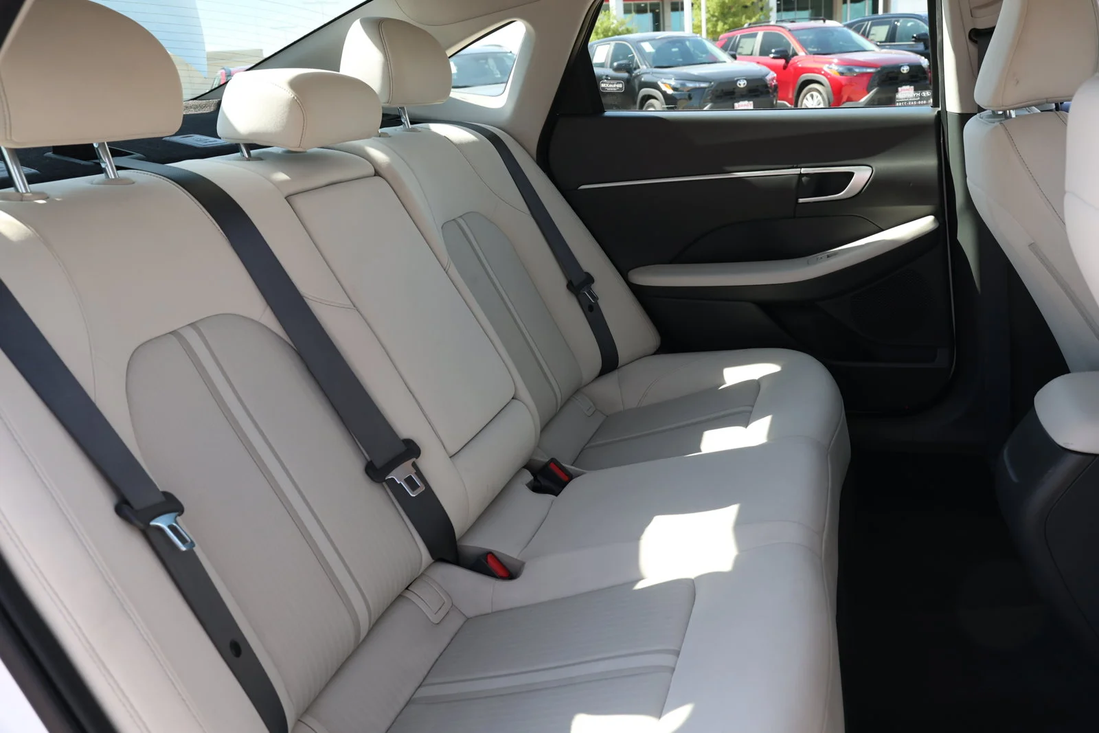 Used 2025 White Hyundai SEL image 33