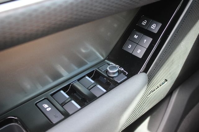Used 2022 White Land Rover S image 15