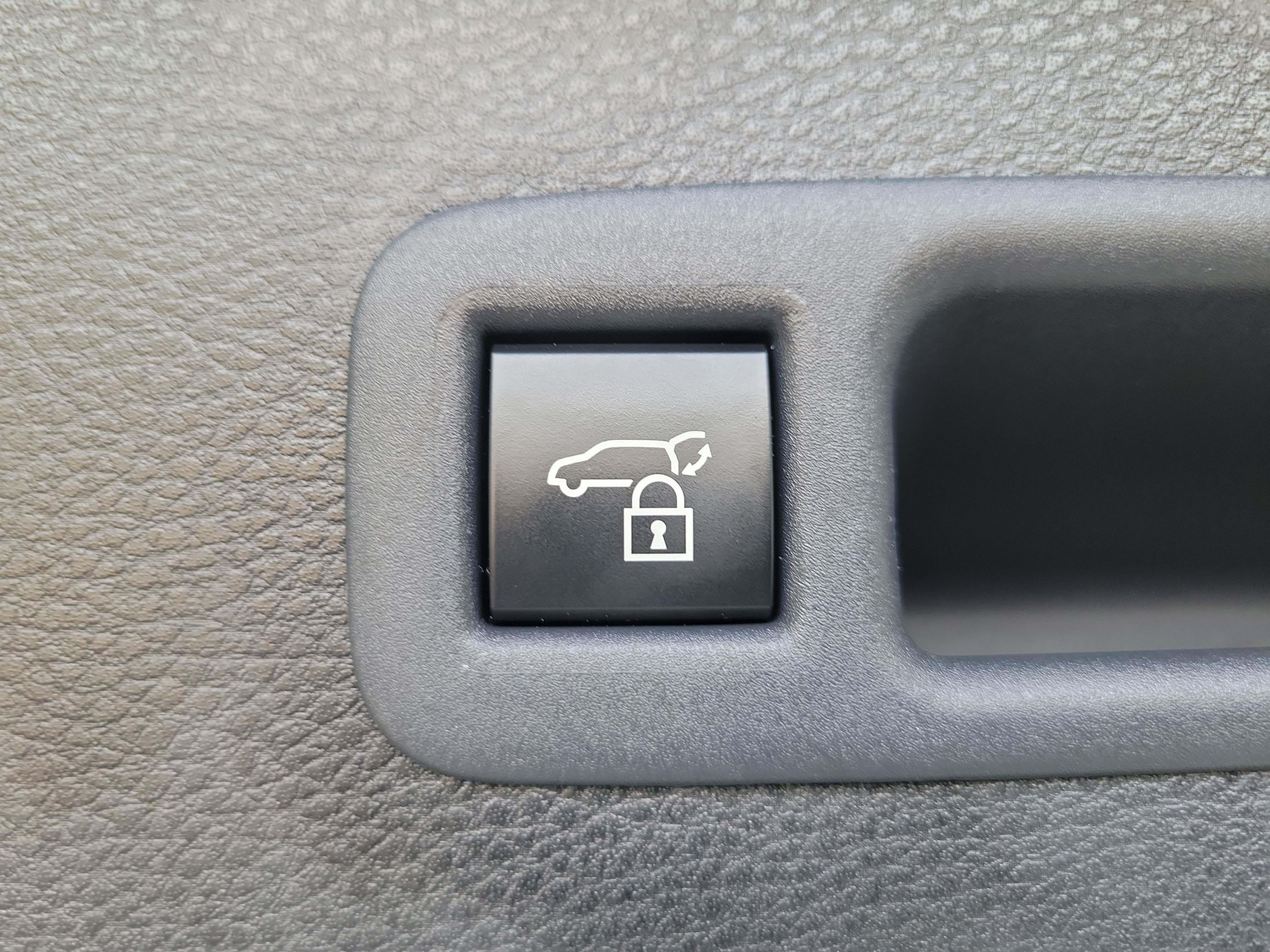 Used 2025 Wind Chill Pearl Toyota XLE image 12