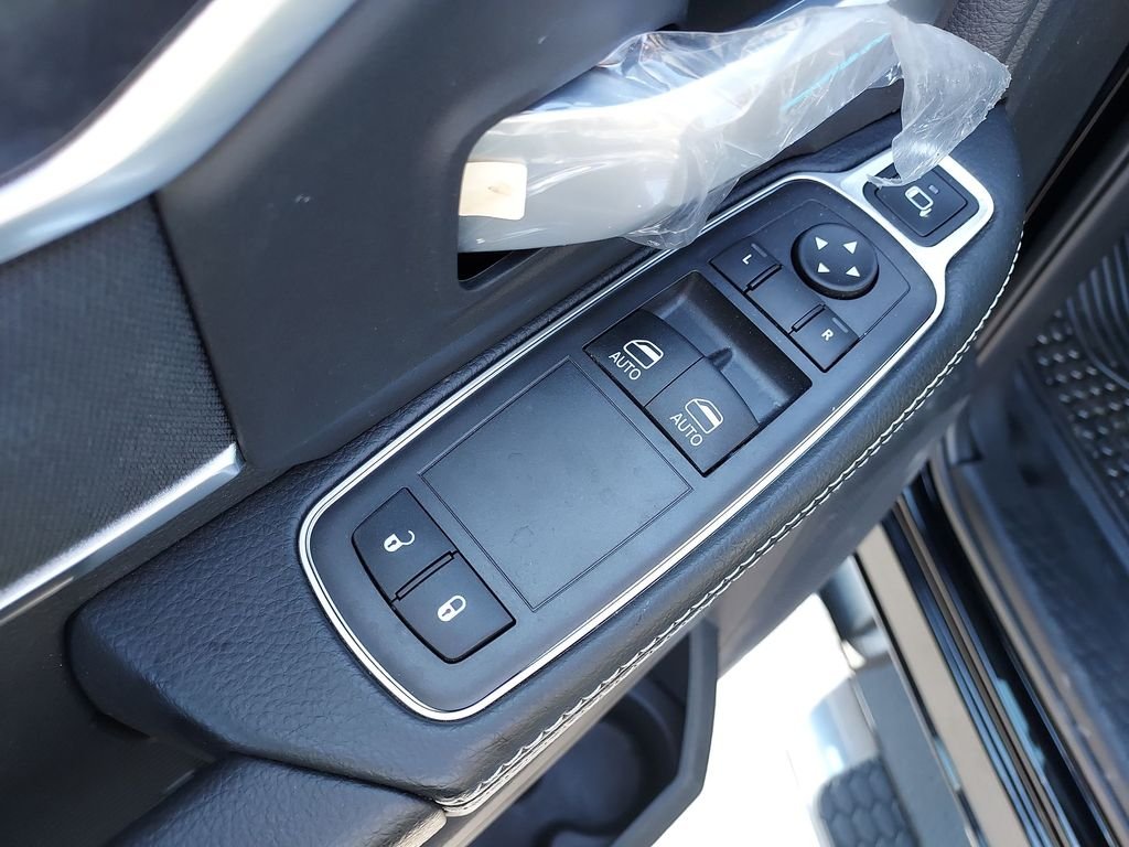 New 2024 Diamond Black Crystal Pearl-Coat Exterior Paint RAM SLT image 19