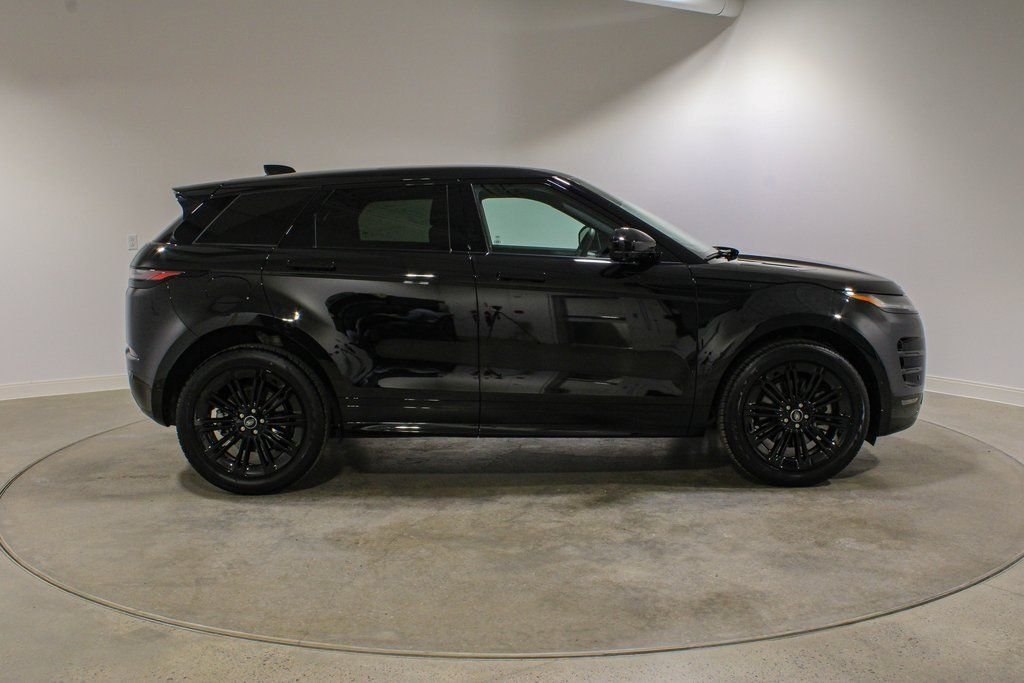 Certified Used 2025 Santorini Black Metallic Land Rover Dynamic image 6