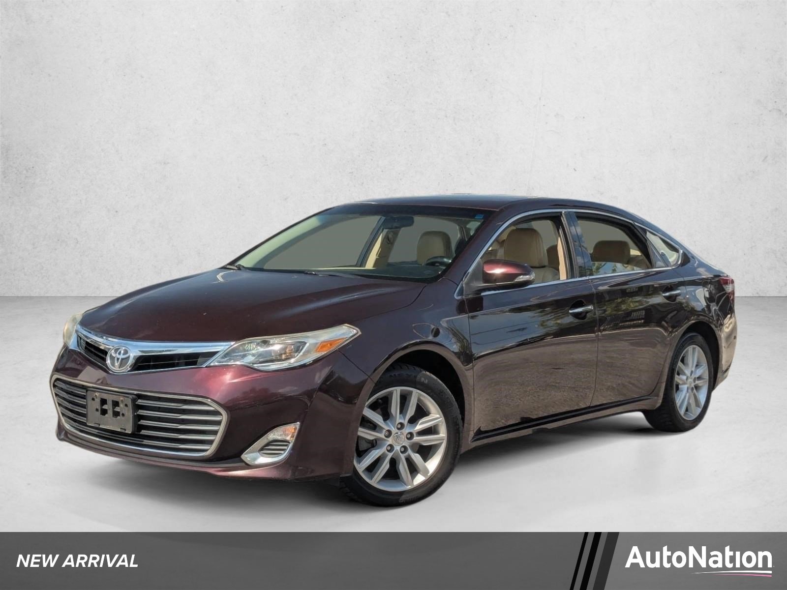 Used 2015 Sizzling Crimson Mica Toyota XLE image 1