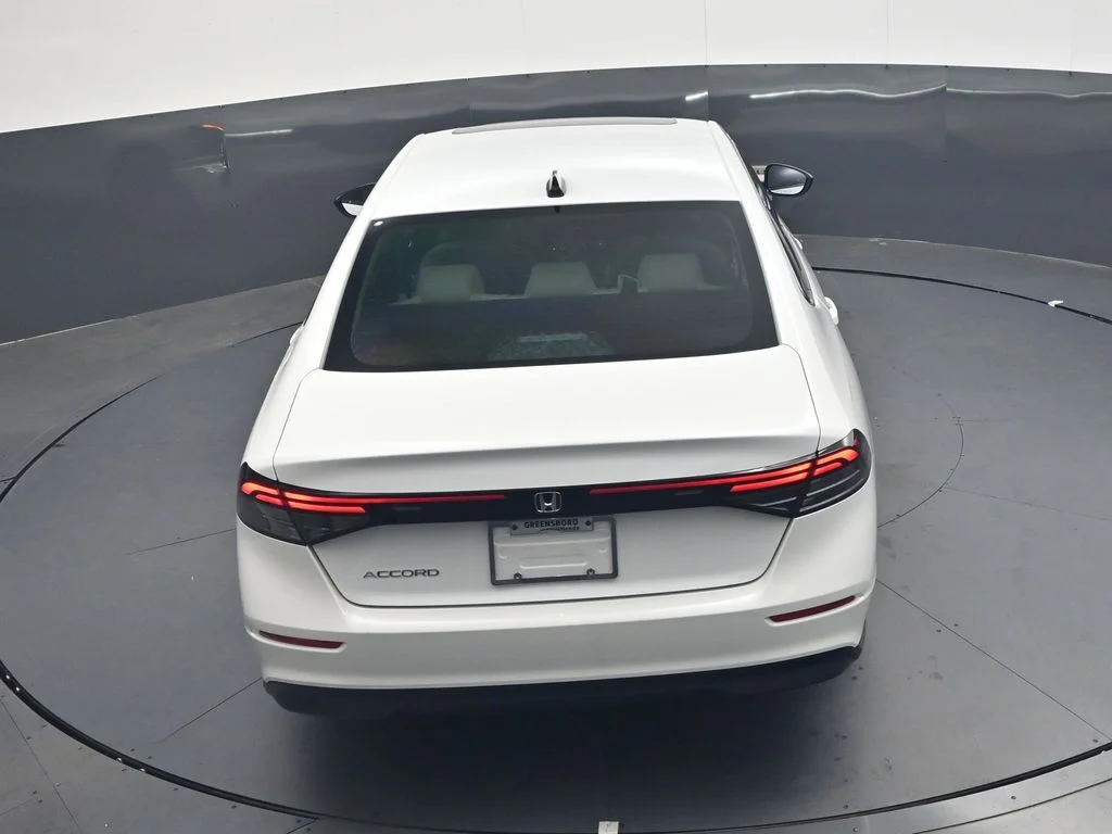 Certified Used 2026 Platinum White Pearl Honda SE image 28