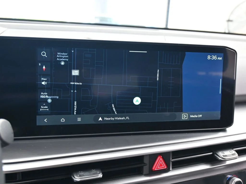 Used 2025 Glacial White Pearl Kia EX image 18