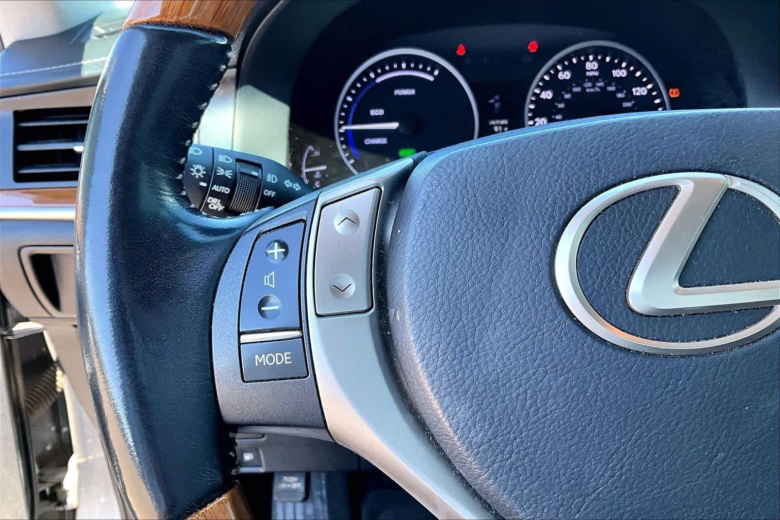 Used 2014 Nebula Gray Pearl Lexus Hybrid image 20
