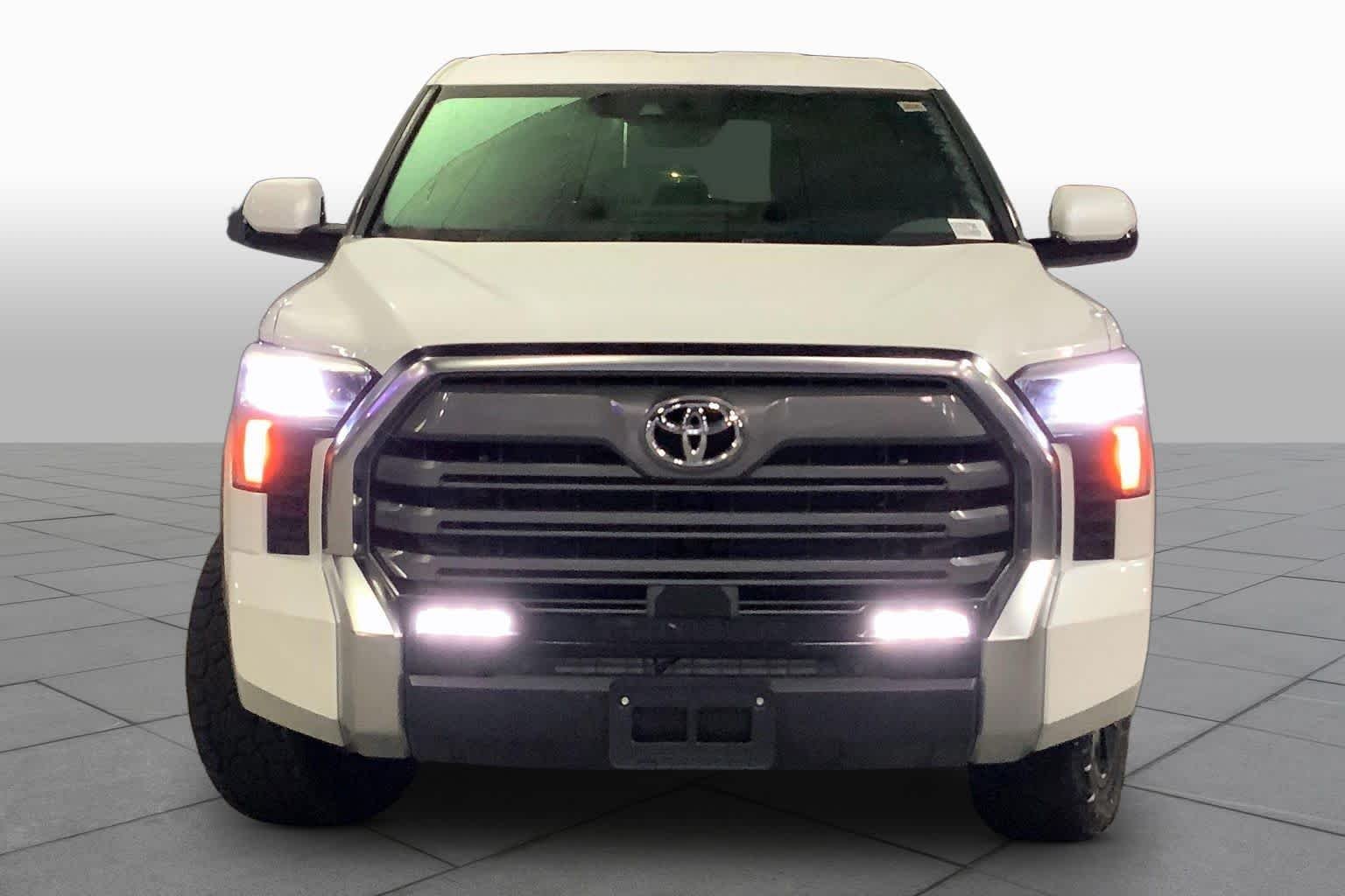 Used 2025 Wind Chill Pearl Toyota Limited image 4