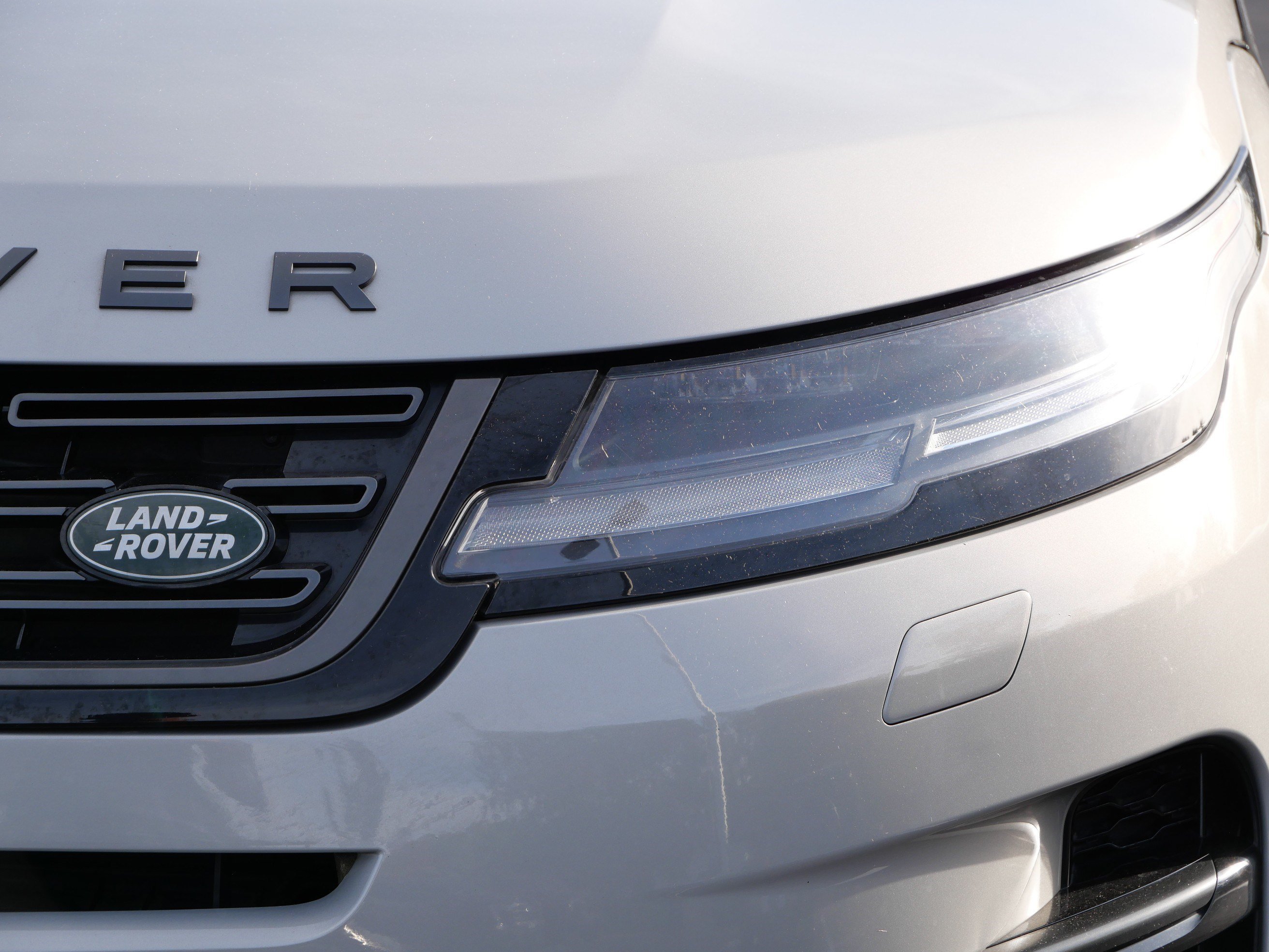 Certified Used 2026 Seoul Pearl Silver Metallic Land Rover Dynamic SE image 9