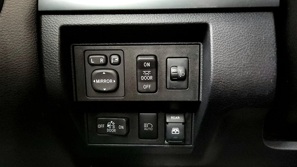 Used 2019 Gray Toyota Platinum image 33