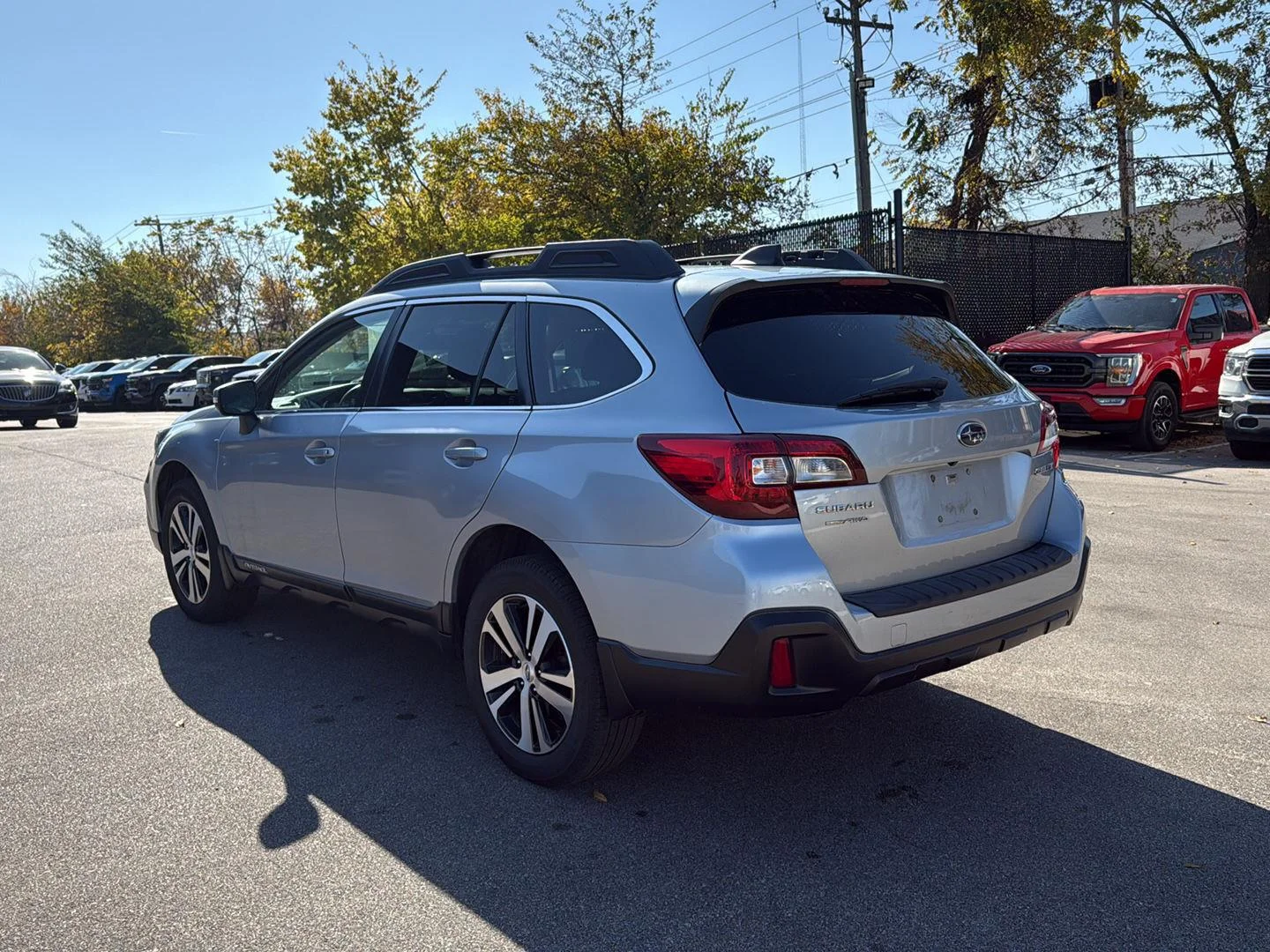 Used 2019 Ice Silver Metallic Subaru Limited image 5
