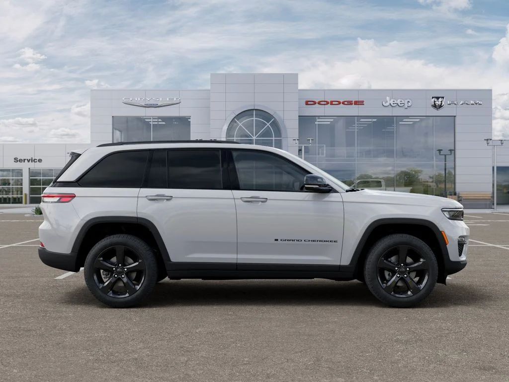 New 2025 Bright White Clear-Coat Exterior Paint Jeep Limited image 22