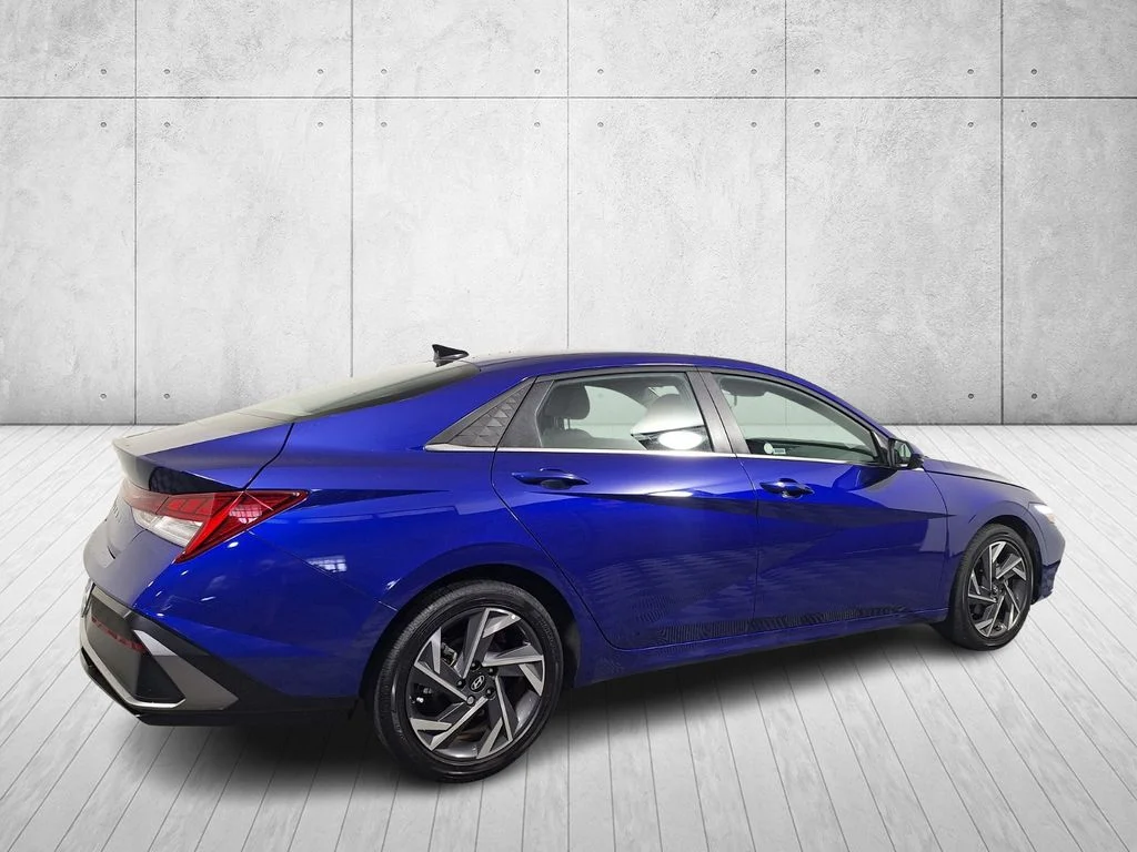 Used 2025 Intense Blue Hyundai SEL Convenience image 5