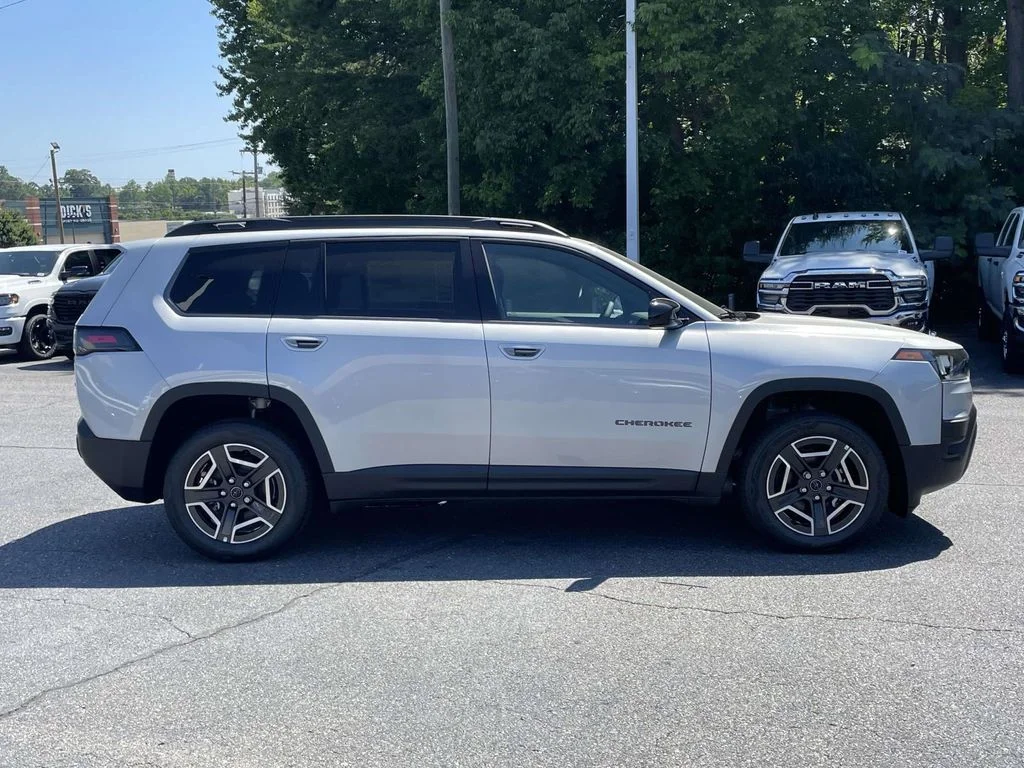 New 2026 Silver Zynith Clear-Coat Exterior Paint Jeep Laredo image 10