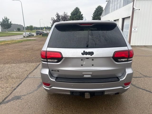Used 2017 Silver Jeep Altitude image 9