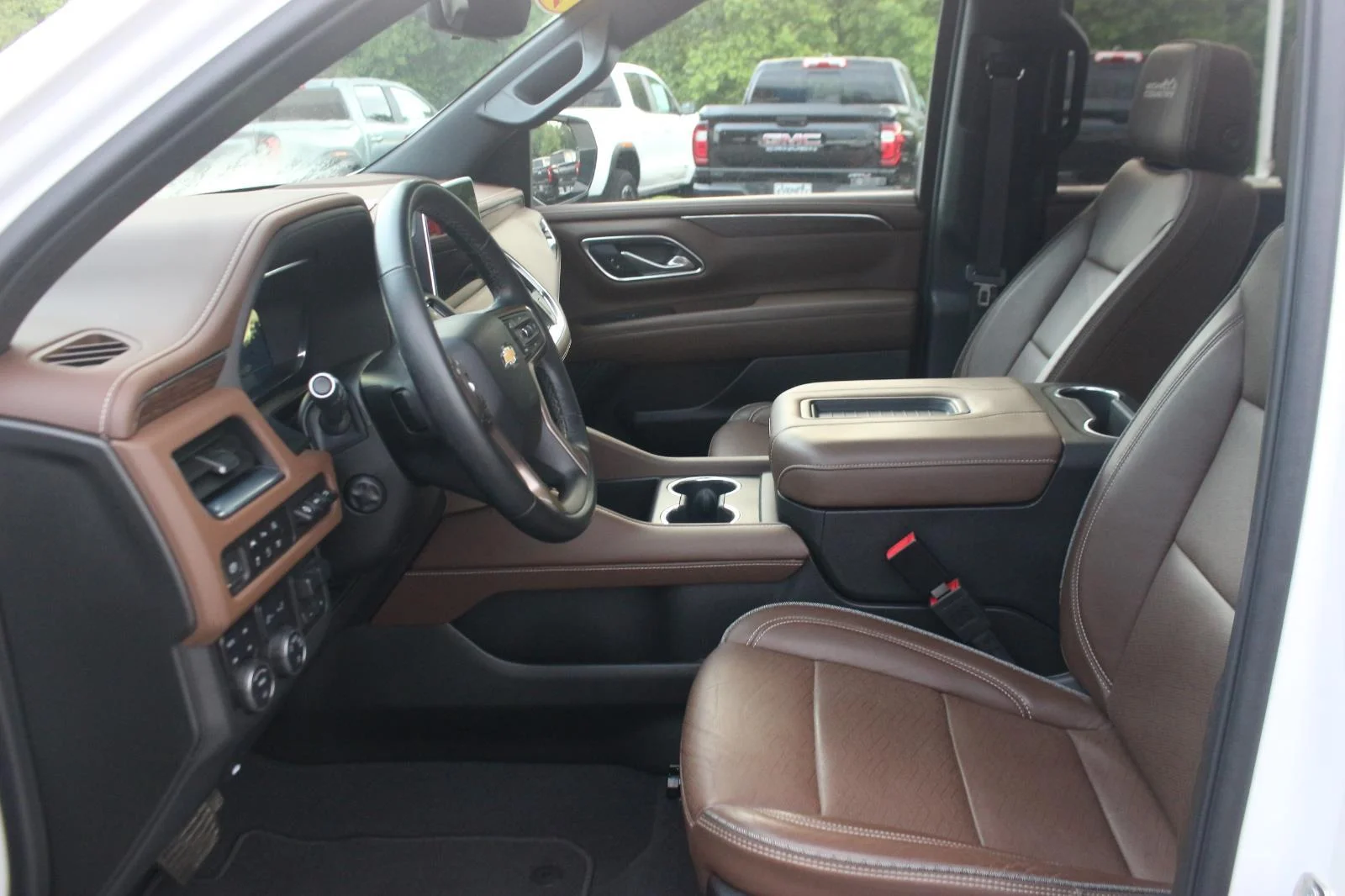Used 2024 Iridescent Pearl Tricoat Chevrolet High Country image 16