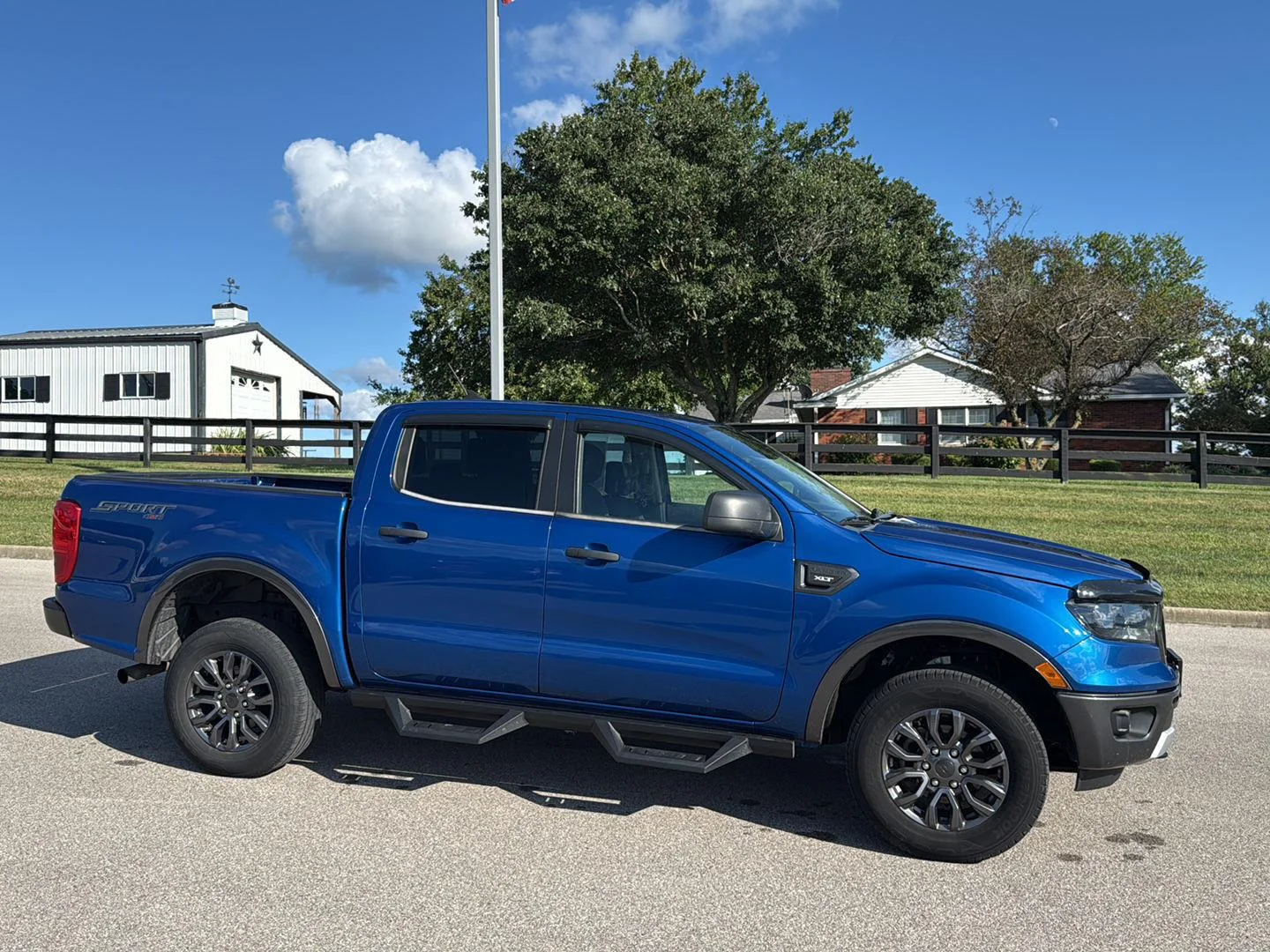 Used 2020 Lightning Blue Ford XLT image 4