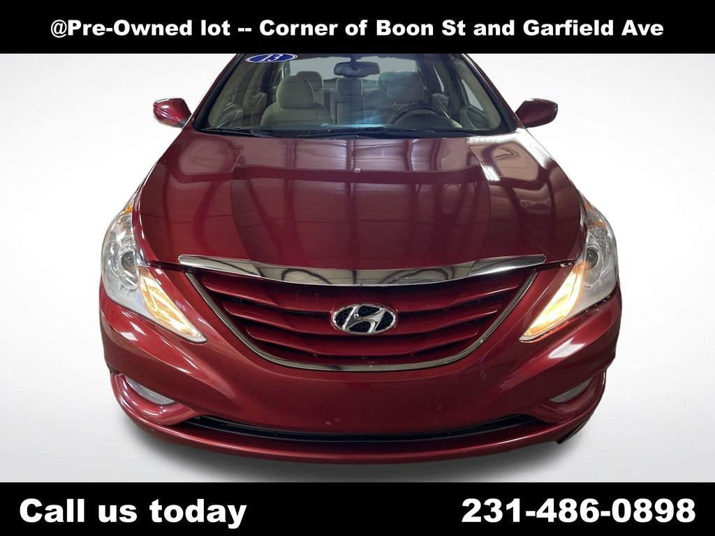 Used 2013 Red Hyundai GLS image 8