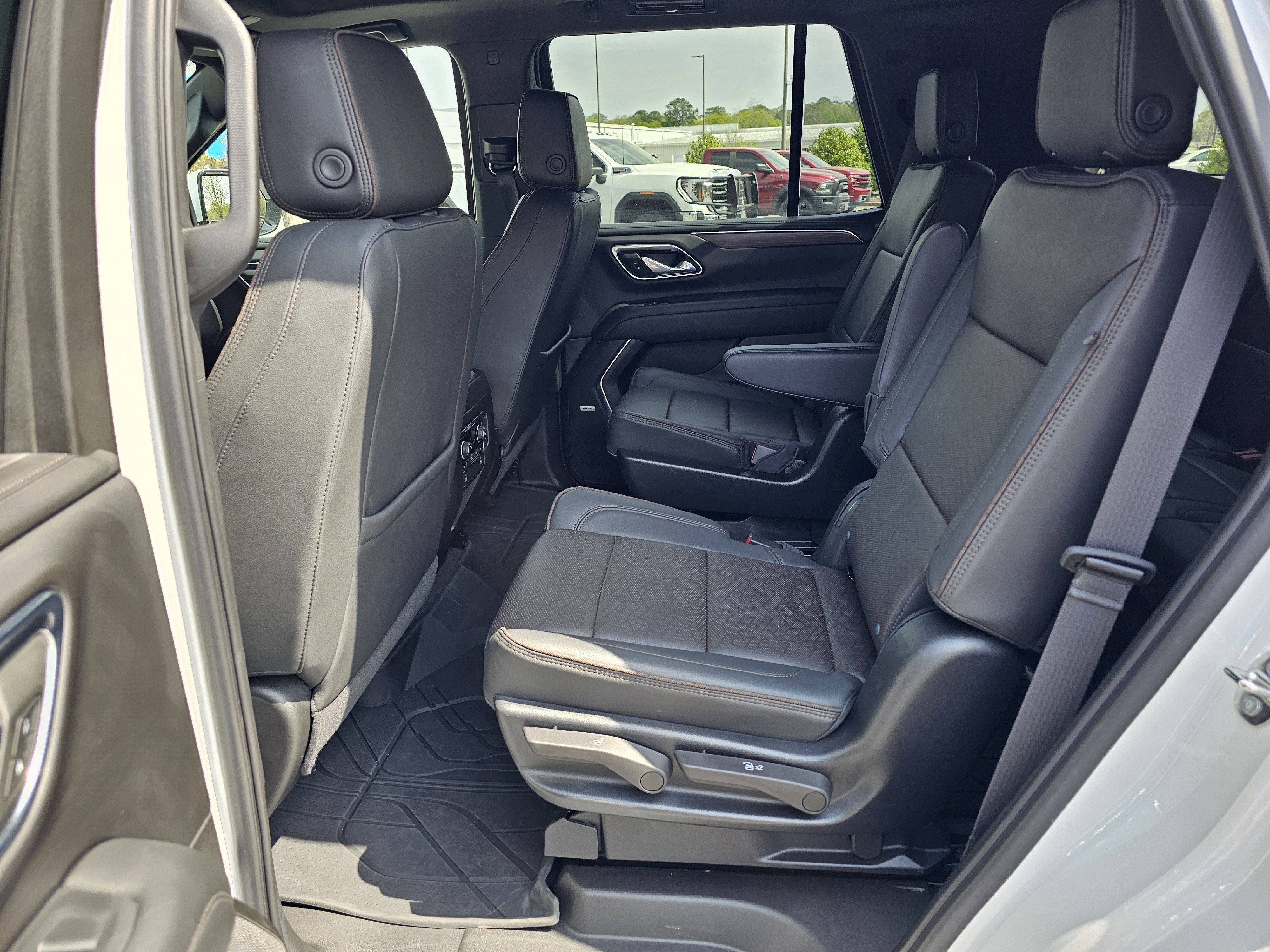 Used 2023 Iridescent Pearl Tricoat Chevrolet High Country image 37